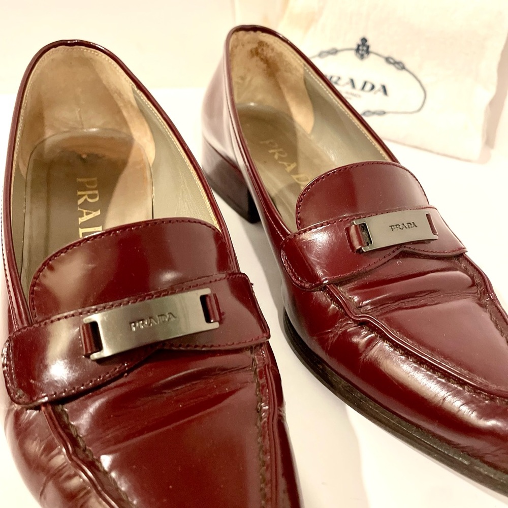 Prada loafers in Burgundy patent leather, 37